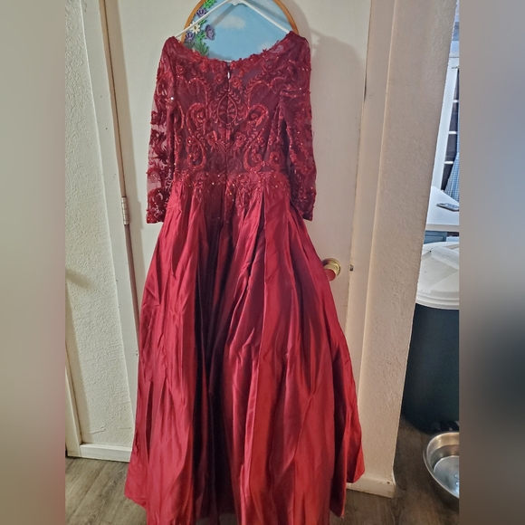 JJ's house Prom Dress. - Picture 2 of 5